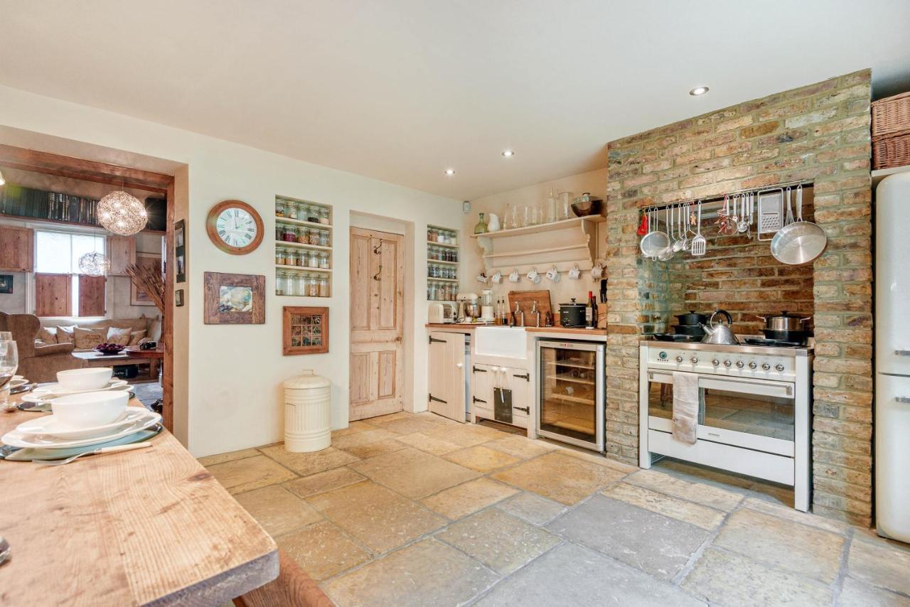 Traditional London Townhouse Close To Battersea Park By Underthedoormat Apartment Exterior photo