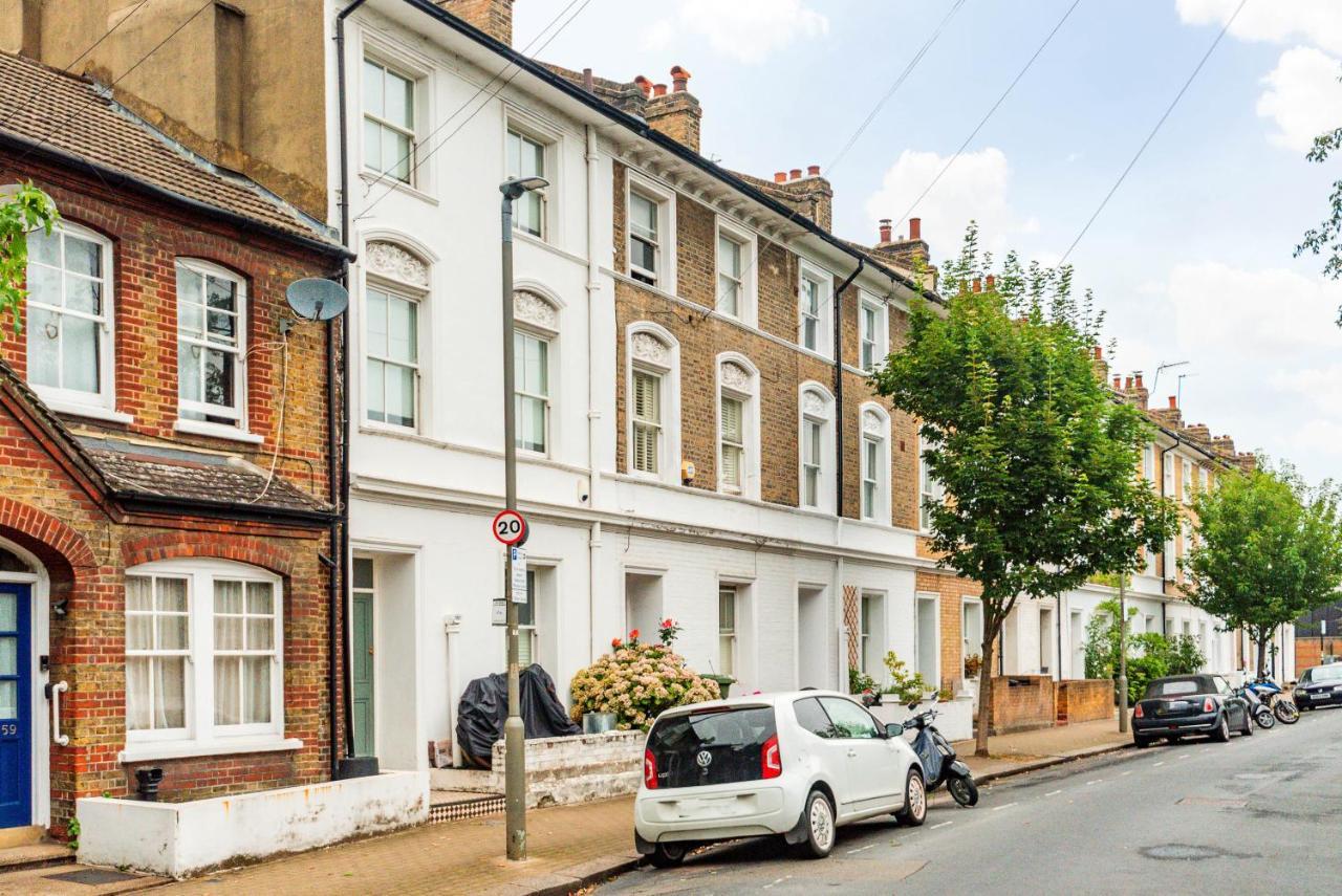 Traditional London Townhouse Close To Battersea Park By Underthedoormat Apartment Exterior photo